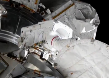 NASA’nın ISS’deki astronotları uzay yürüyüşünde