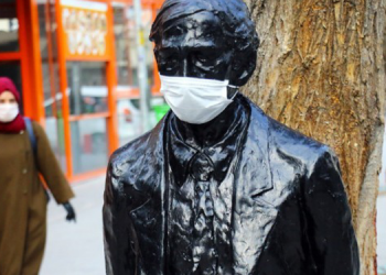 İzmir Tabip Odası Başkanı: Şu anda uzamış bir 4’üncü pikin içindeyiz