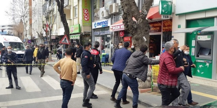 Cezaevinde isyan çıktı, bölgeye çok sayıda ekip sevk edildi Cezaevinde isyan çıktı, bölgeye çok sayıda ekip sevk edildi