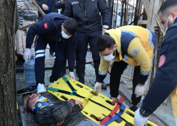 Sultangazi’de inşaattan düşen işçi ağır yaralandı