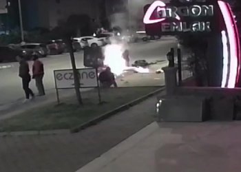 Hurda kağıt toplayan genç darbedilip, motorsikleti yakıldı