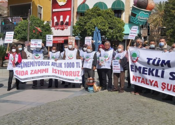 Antalya’da emekliler alana indi