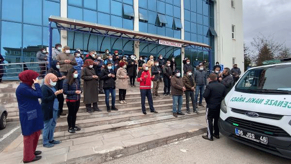 25 yıllık hemşire Covid-19 kurbanı 25 yıllık hemşire Covid-19 kurbanı