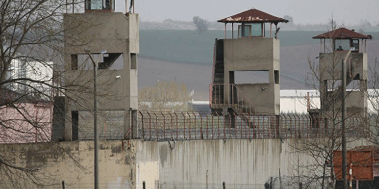 Mardin Cezaevi’nde 100’ü aşkın kişi salgına yakalandı Mardin Cezaevi’nde 100’ü aşkın kişi salgına yakalandı