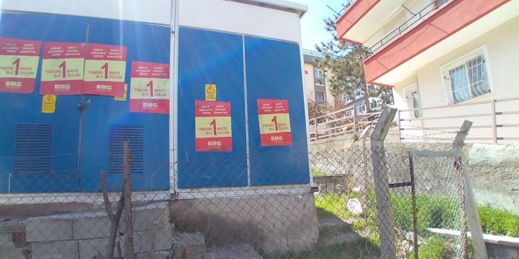 1 Mayıs afişi asan 8 kişi gözaltına alındı