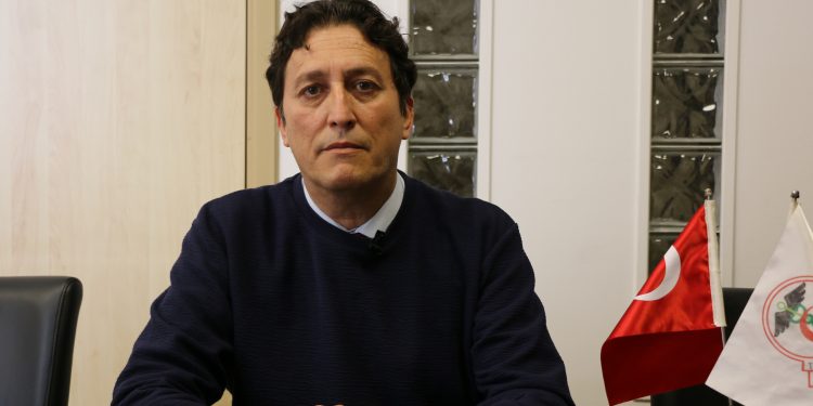 ‘Pandemi süreci bilimden uzak yöneticilerin insafında’