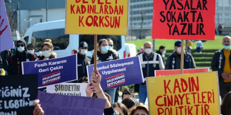Kadın buluşmaları ve grevler gündemde: Ok yaydan çıktı