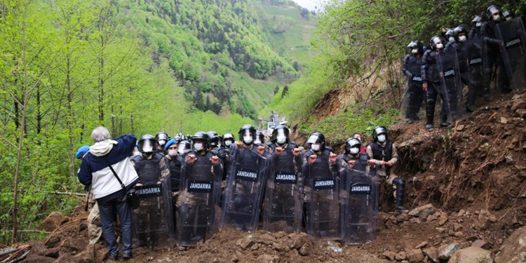 Rizeli siyasetçilerden İkizdere’yi sahiplenme çağrısı Rizeli siyasetçilerden İkizdere’yi sahiplenme çağrısı