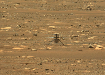 NASA’nın Mars’a indirdiği mini helikopter ilk fotoğraflarını gönderdi