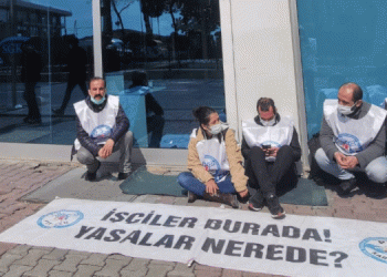 PTT işçilerinden SGK önünde eylem