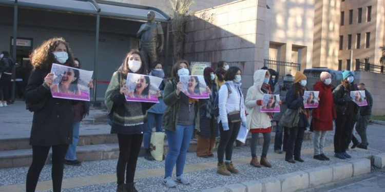 Pınar Gültekin için eylem yapan kadınların davası ertelendi Pınar Gültekin için eylem yapan kadınların davası ertelendi
