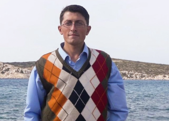 Üzerine elektrik direği devrilen işçi hayatını kaybetti