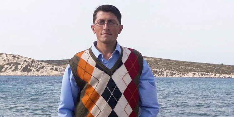 Üzerine elektrik direği devrilen işçi hayatını kaybetti Üzerine elektrik direği devrilen işçi hayatını kaybetti