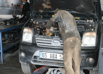 Sanayi işçileri karın tokluğuna çalıştırılıyor