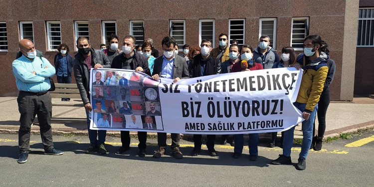 Kovid-19’dan yaşamını yitiren sağlıkçılar anıldı Kovid-19’dan yaşamını yitiren sağlıkçılar anıldı