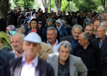 Emeklilerin bayram ikramiyesi 1100 liraya çıkarıldı