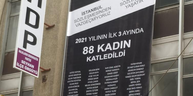 İstanbul Sözleşmesi pankartına da ‘yasak’ İstanbul Sözleşmesi pankartına da ‘yasak’