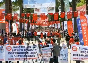 İzmir’de belediye işçilerinden coşkulu kutlama