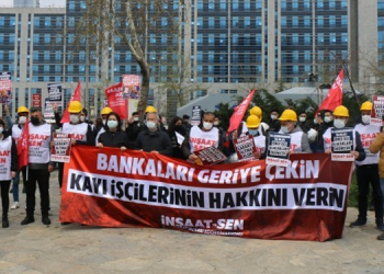 Kayı işçileri adliye önünde haklarını istedi