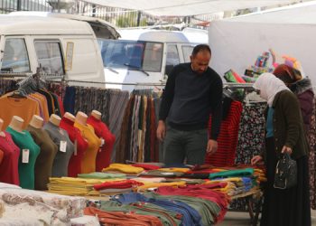 Pazarcı da halk da hayat pahalılığından şikayetçi