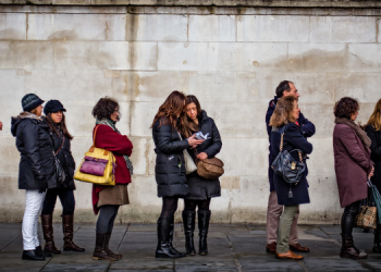 Sputnik V’nin geliştiricilerinden AB Komisyonu üyesi Breton’a çağrı