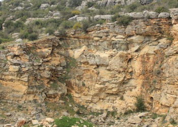 Taş ocaklar tehlike saçıyor