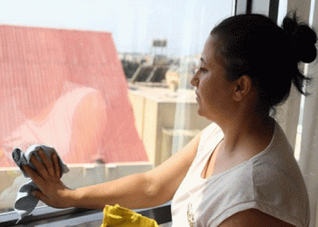 Ev işçileri salgında kaderlerine terk edildi