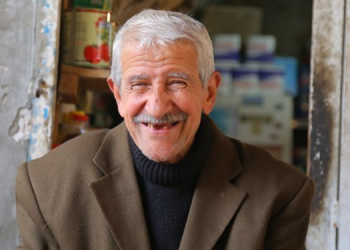 Süryani komşuları bir bir göçtü geriye o kaldı