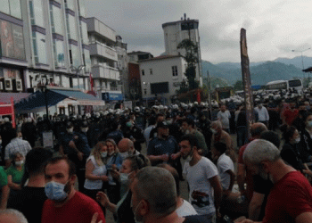 Hopa’da çay üreticilerine polis müdahalesi