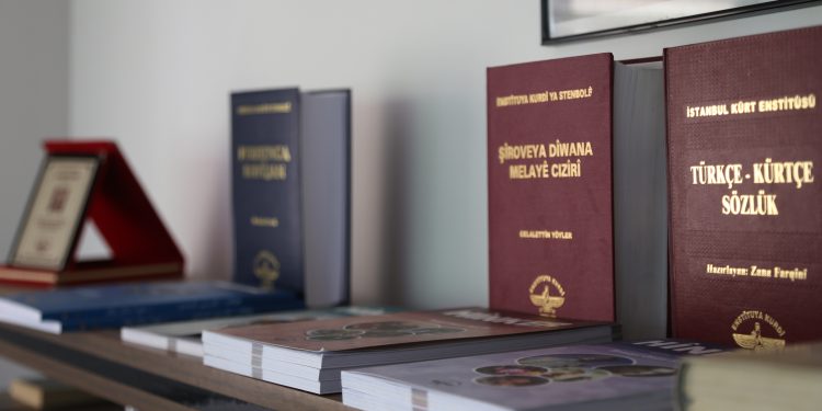 Farqînî: Bütün diller ana sütü kadar helaldir Farqînî: Bütün diller ana sütü kadar helaldir