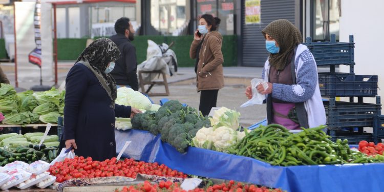 Jiyan Semt Pazarı’nda kadınlar kazandı