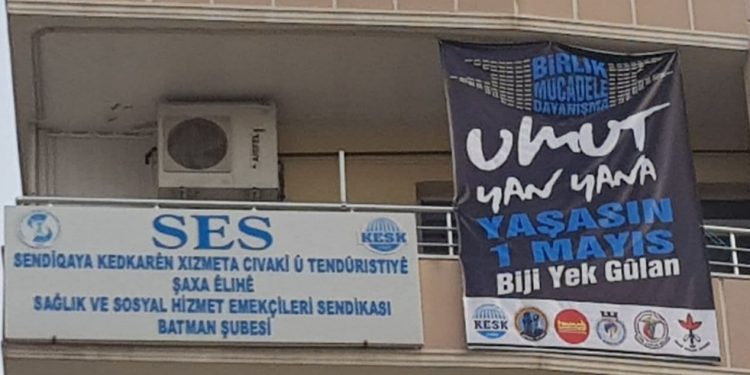 1 Mayıs afişine ‘kabahat’ cezası