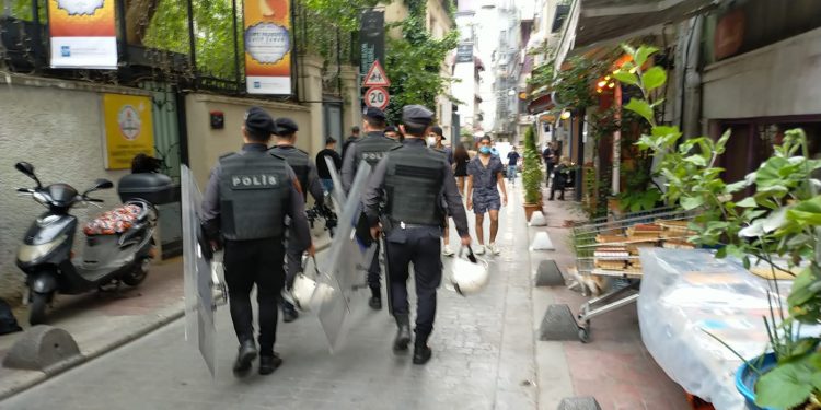 Taksim ve İstiklal Caddesi’nde yasak sonrası abluka