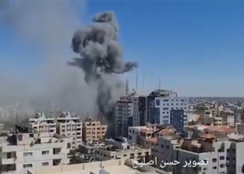 İsrail, Gazze’de uluslararası TV’lerin bulunduğu binayı bombaladı