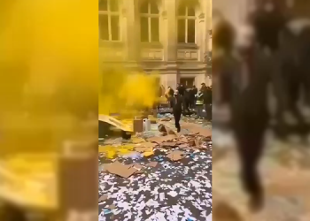 Paris Belediyesi’nde işgal