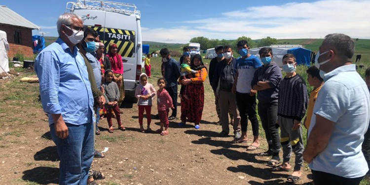 Tarım işçilerine 1 Mayıs ziyareti Tarım işçilerine 1 Mayıs ziyareti