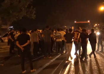 Su kesintisini yol kapatarak protesto ettiler