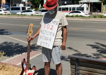 Batman Valiliği önünde müzisyen eylemi