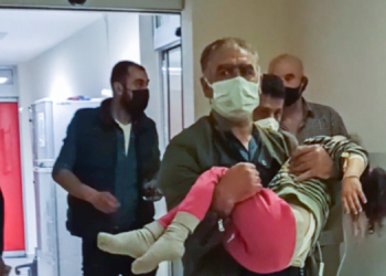 Sokağa atılan ilaçları ‘şeker’ zannedip yutan çocuklar zehirlendi