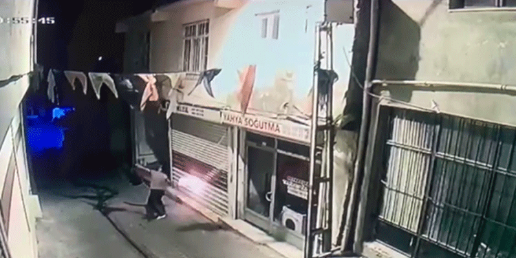 Hani’de AKP’ye saldıran kişi parti yöneticisinin yeğeni Hani’de AKP’ye saldıran kişi parti yöneticisinin yeğeni