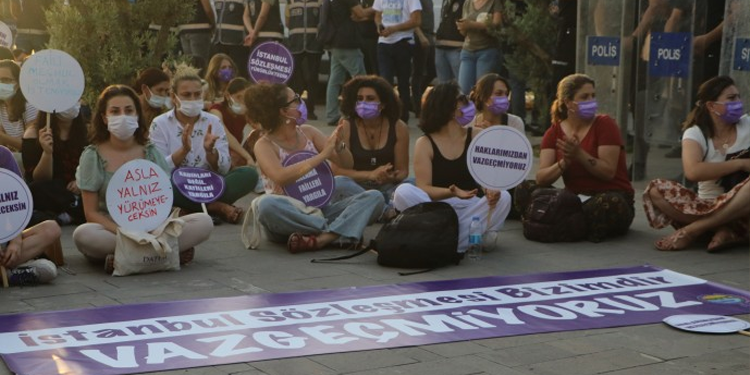 DAKP, polis barikatlarını sloganlarla protesto etti DAKP, polis barikatlarını sloganlarla protesto etti