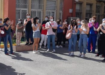 Sağlık emekçileri ücretlerdeki kesintiyi protesto etti