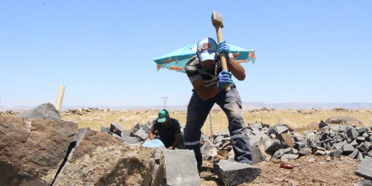 Ekmeğini taştan çıkaranlar Ekmeğini taştan çıkaranlar