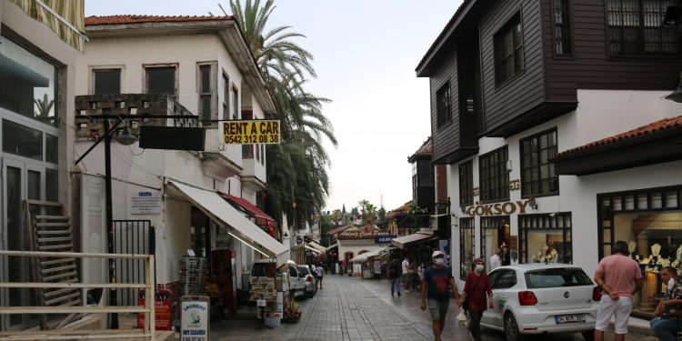 Antalya esnafı: Açık ama kapalı gibiyiz Antalya esnafı: Açık ama kapalı gibiyiz