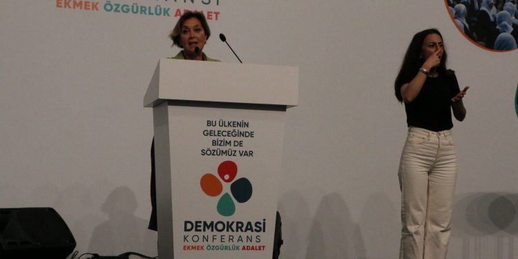 Demokrasi Konferansı binlerce kişinin katılımıyla başladı Demokrasi Konferansı binlerce kişinin katılımıyla başladı
