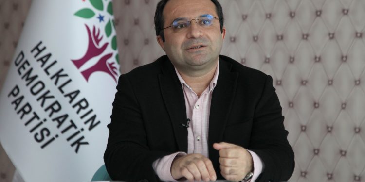 Temel: Devlet Bahçeli siyasetçi kılığındaki Özel Harp sözcüsüdür