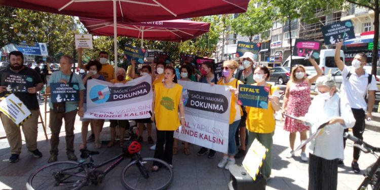 Hastane yıkımına pedal çevirerek ‘dur’ dediler Hastane yıkımına pedal çevirerek ‘dur’ dediler