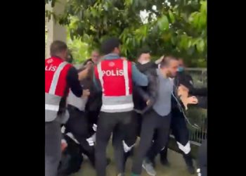 Boğaziçi öğrencileri güvenlik engelini aştı