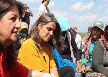 Buldan’dan Ceyhan’da tarım işçilerine ziyaret