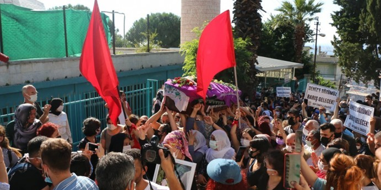 Deniz Poyraz’ı binler uğurladı: Faşizme karşı omuz omuza Deniz Poyraz’ı binler uğurladı: Faşizme karşı omuz omuza